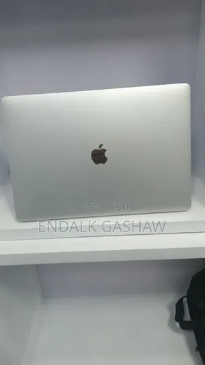 New Laptop Apple MacBook Pro 2017 8GB Intel Core i7 SSD 256GB