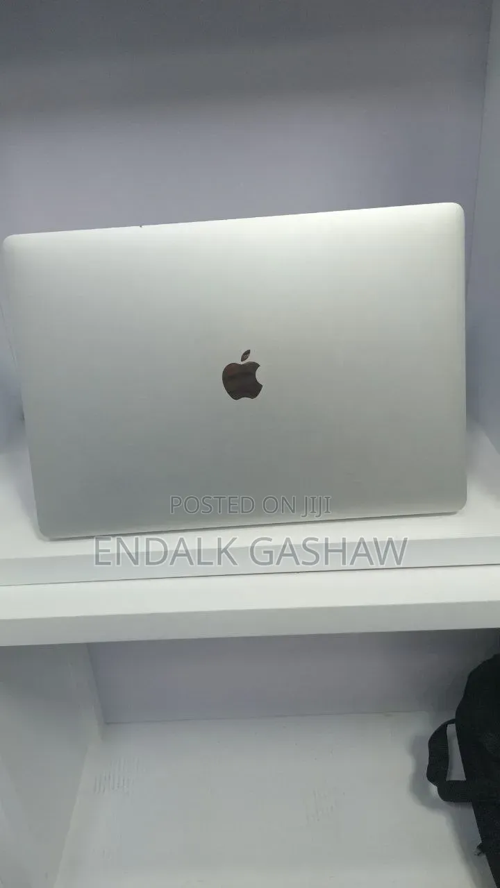 New Laptop Apple MacBook Pro 2017 8GB Intel Core i7 SSD 256GB
