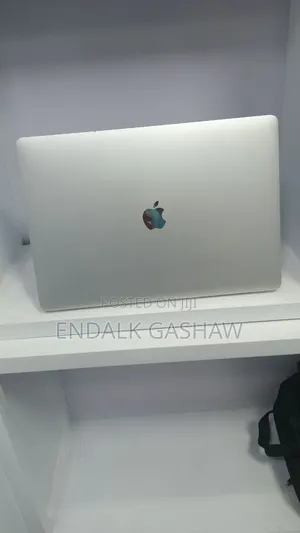 New Laptop Apple MacBook Pro 2017 8GB Intel Core i7 SSD 256GB