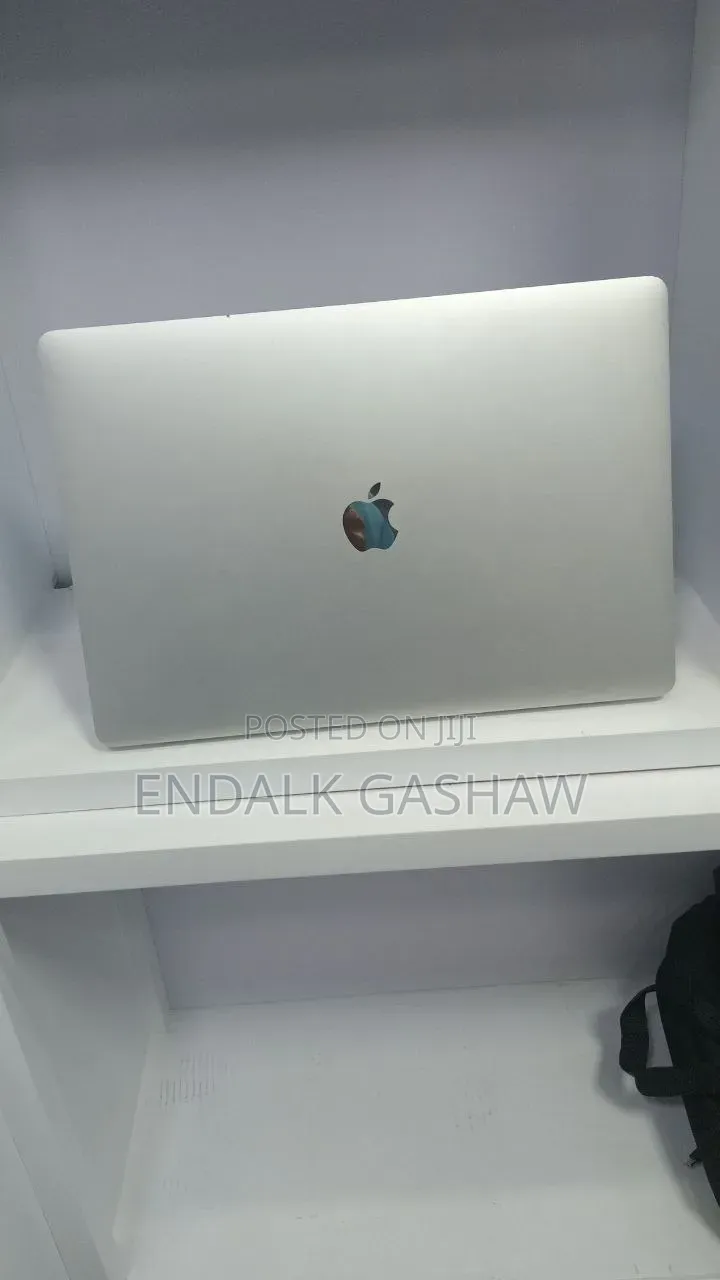 New Laptop Apple MacBook Pro 2017 8GB Intel Core i7 SSD 256GB