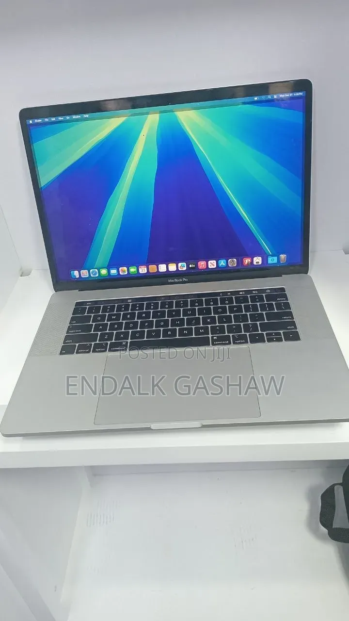 New Laptop Apple MacBook Pro 2017 8GB Intel Core i7 SSD 256GB