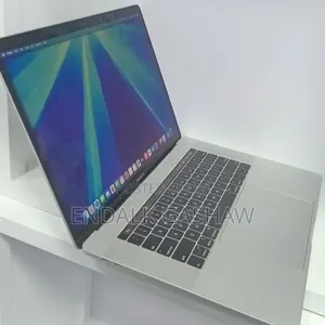 New Laptop Apple MacBook Pro 2017 8GB Intel Core i7 SSD 256GB
