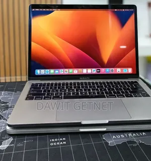 New Laptop Apple MacBook Pro 2017 16GB Intel Core i5 SSD 256GB