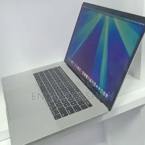 New Laptop Apple MacBook Pro 2017 16GB Intel Core i7 SSD 256GB