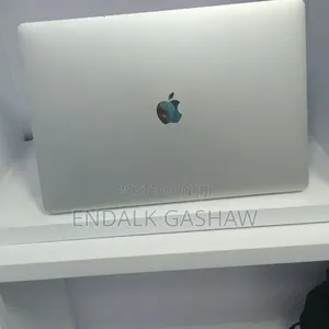 New Laptop Apple MacBook Pro 2017 16GB Intel Core i7 SSD 256GB