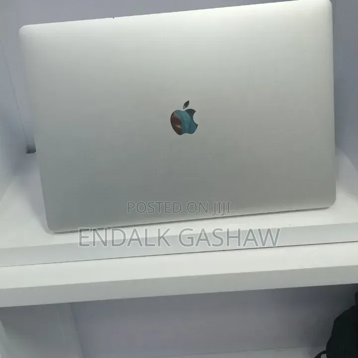 New Laptop Apple MacBook Pro 2017 16GB Intel Core i7 SSD 256GB