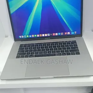 New Laptop Apple MacBook Pro 2017 16GB Intel Core i7 SSD 256GB