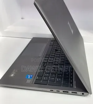 New Laptop HP ZBook Firefly G8 16GB Intel Core i7 SSD 512GB