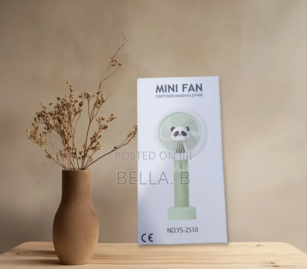 MINI FAN: Perfect Summer Companion.