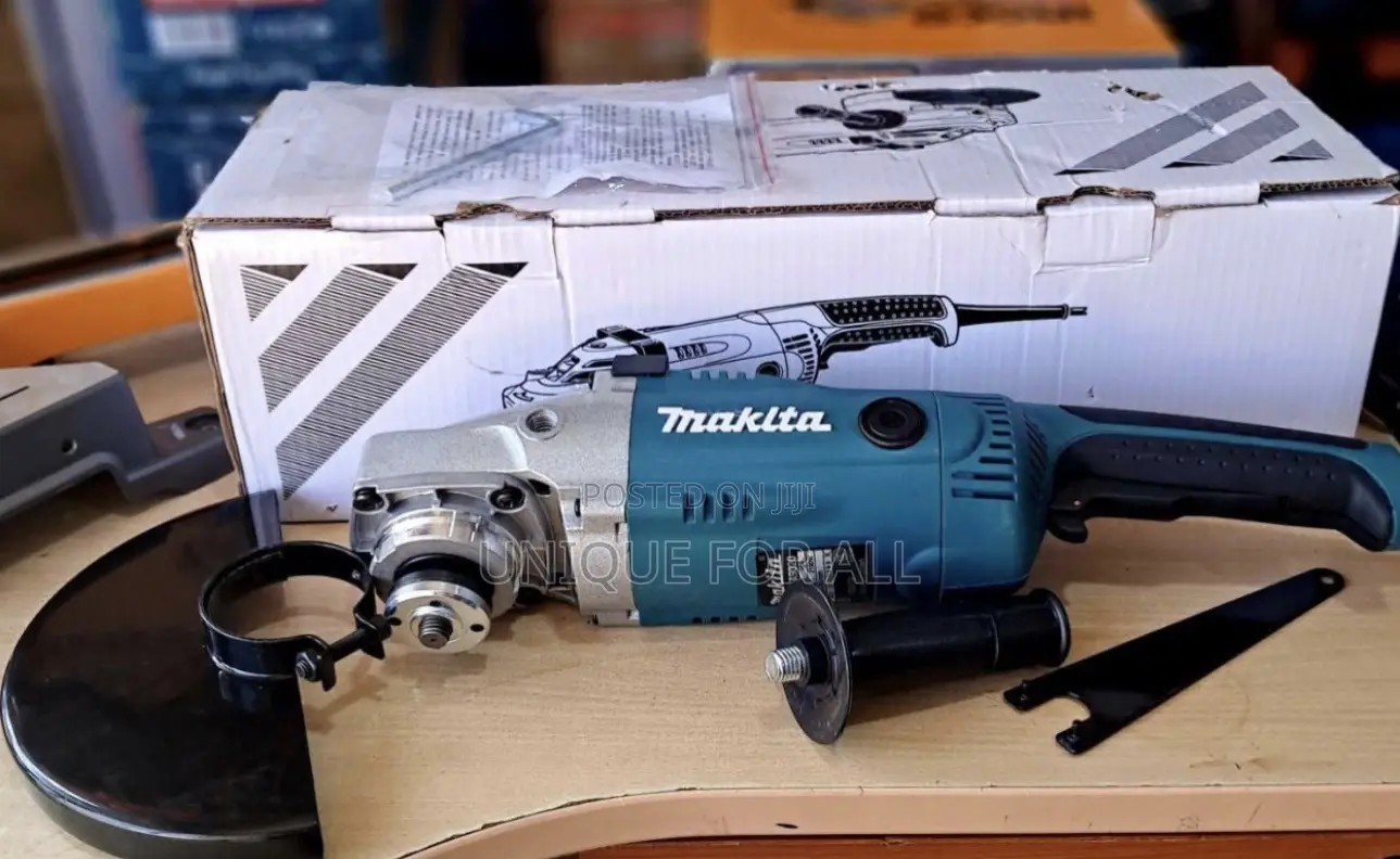 Makita GA7020 Angle Grinder