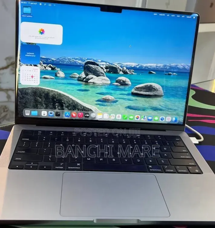 New Laptop Apple MacBook Pro 2024 M3 8GB Apple M3 Pro SSD 512GB