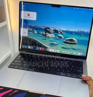 New Laptop Apple MacBook Pro 2024 M3 8GB Apple M3 Pro SSD 512GB