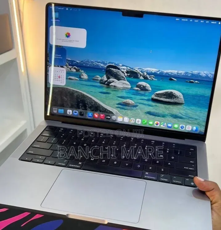 New Laptop Apple MacBook Pro 2024 M3 8GB Apple M3 Pro SSD 512GB