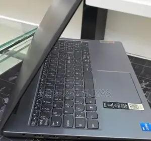 New Laptop Lenovo Ideapad 3 8GB Intel Core i5 SSD 512GB