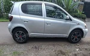Toyota Vitz 2002 Silver