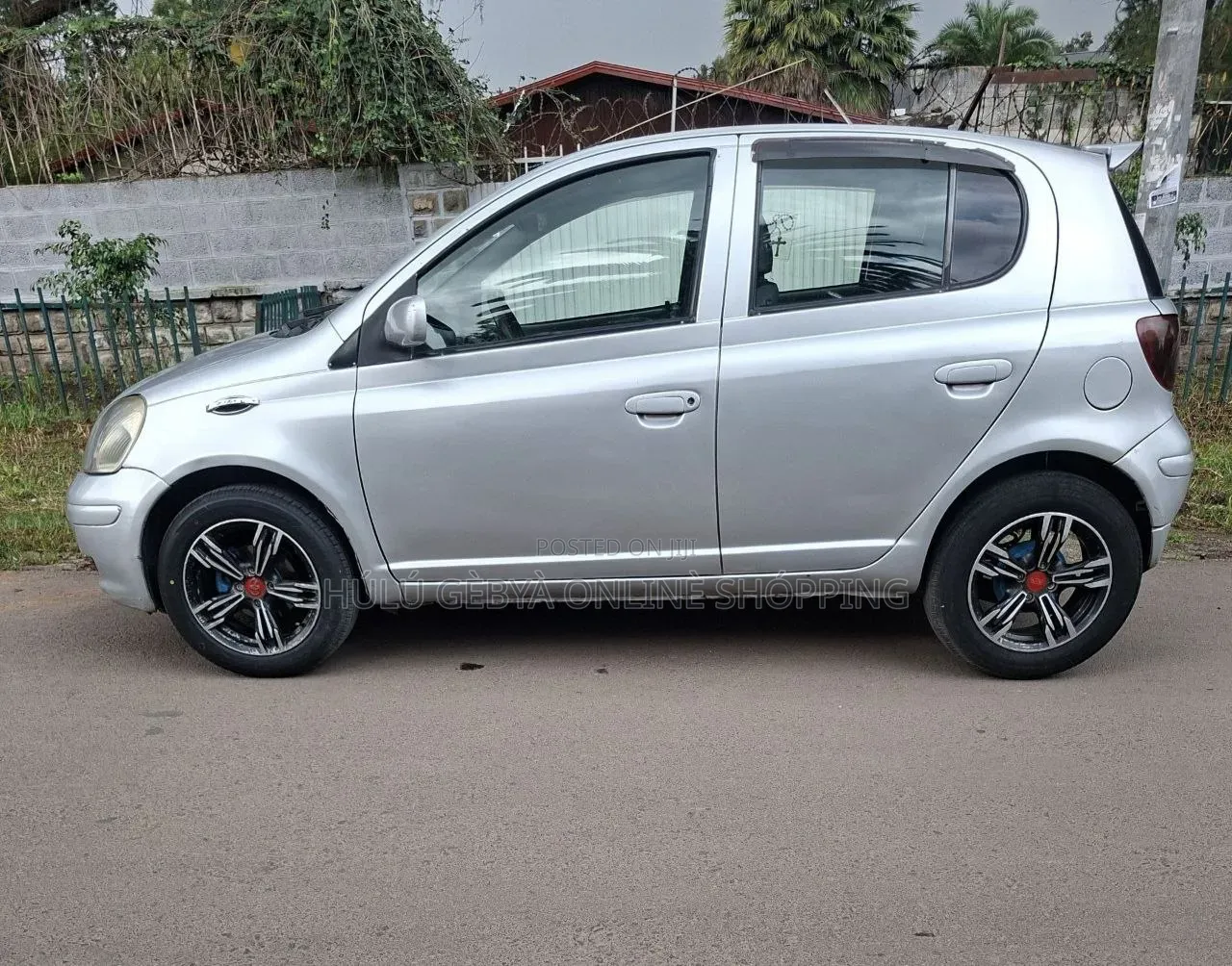 Toyota Vitz 2002 Silver