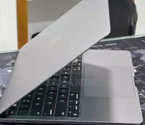 New Laptop Apple MacBook Pro 2022 M2 16GB Apple M2 SSD 512GB