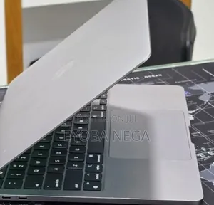 New Laptop Apple MacBook Pro 2022 M2 16GB Apple M2 SSD 512GB