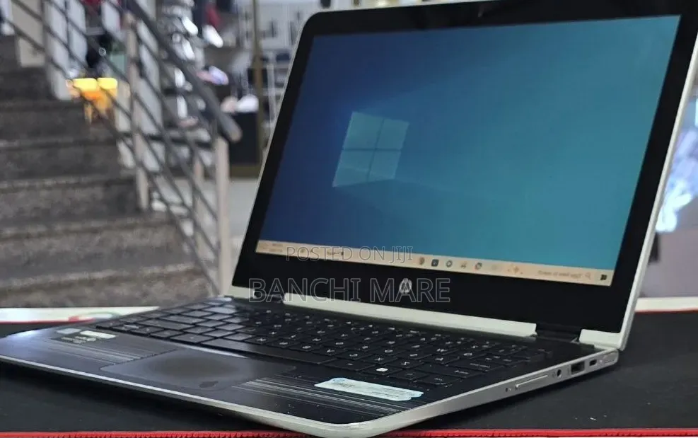 New Laptop HP Pavilion x360 4GB Intel Core i3 SSD 1T