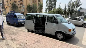 Volkswagen Microbus 2001 Blue