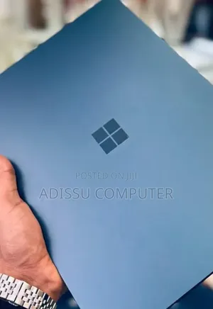 New Laptop Microsoft Surface 16GB Intel Core i7 SSD 256GB