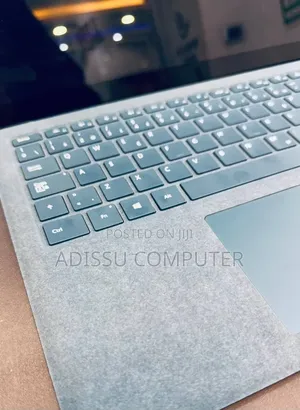 New Laptop Microsoft Surface 16GB Intel Core i7 SSD 256GB