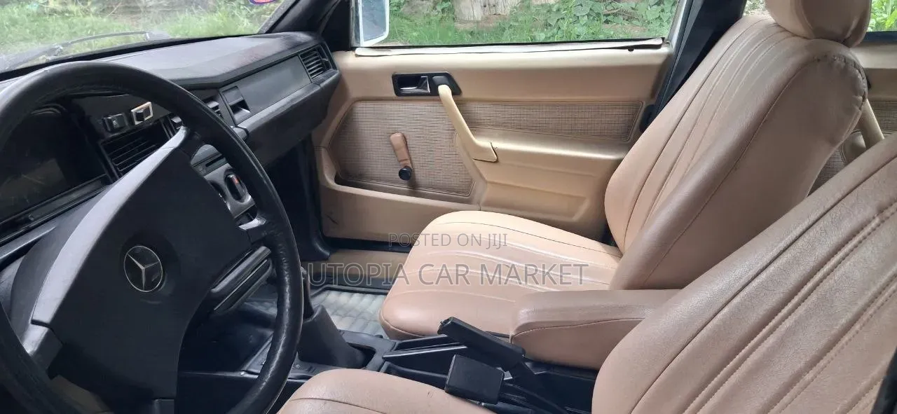 Mercedes-Benz 190E 1983