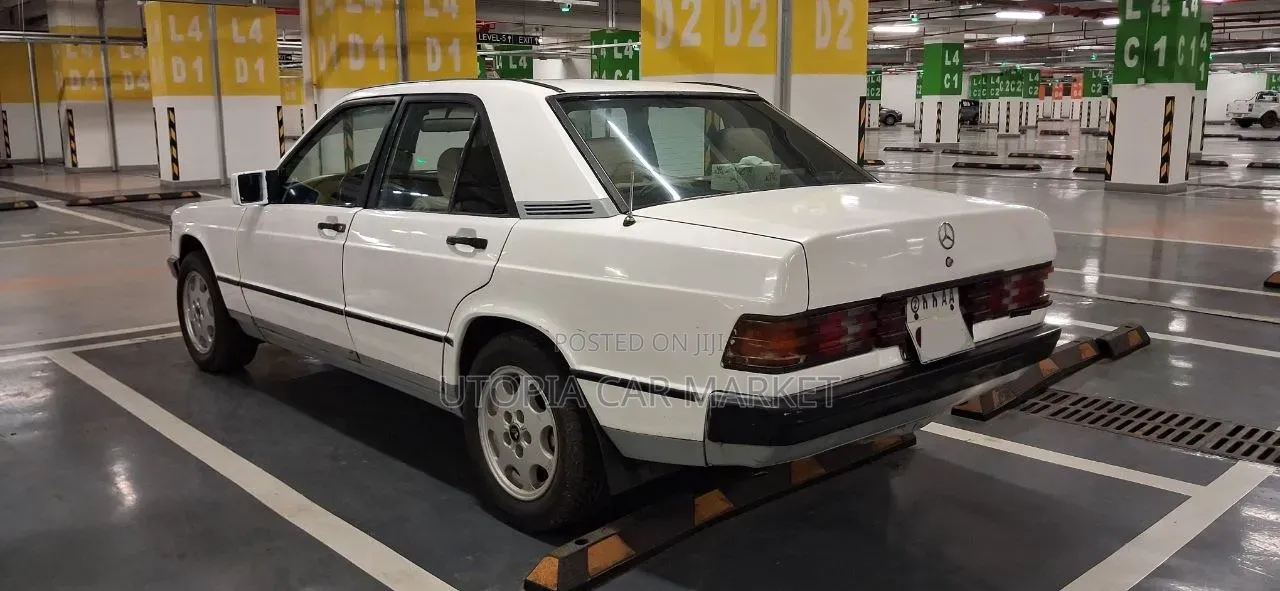 Mercedes-Benz 190E 1983