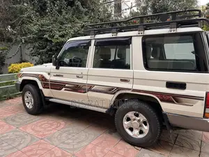 Toyota Land Cruiser 2015 White