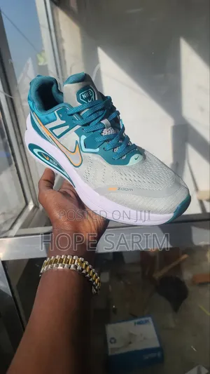 Nike Zoom "I-Free Run" Performance Sneakers