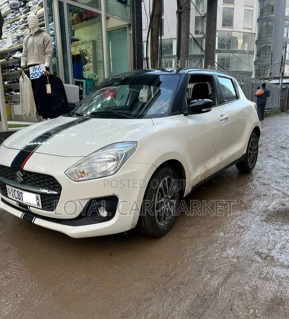 Suzuki Swift 2022 White