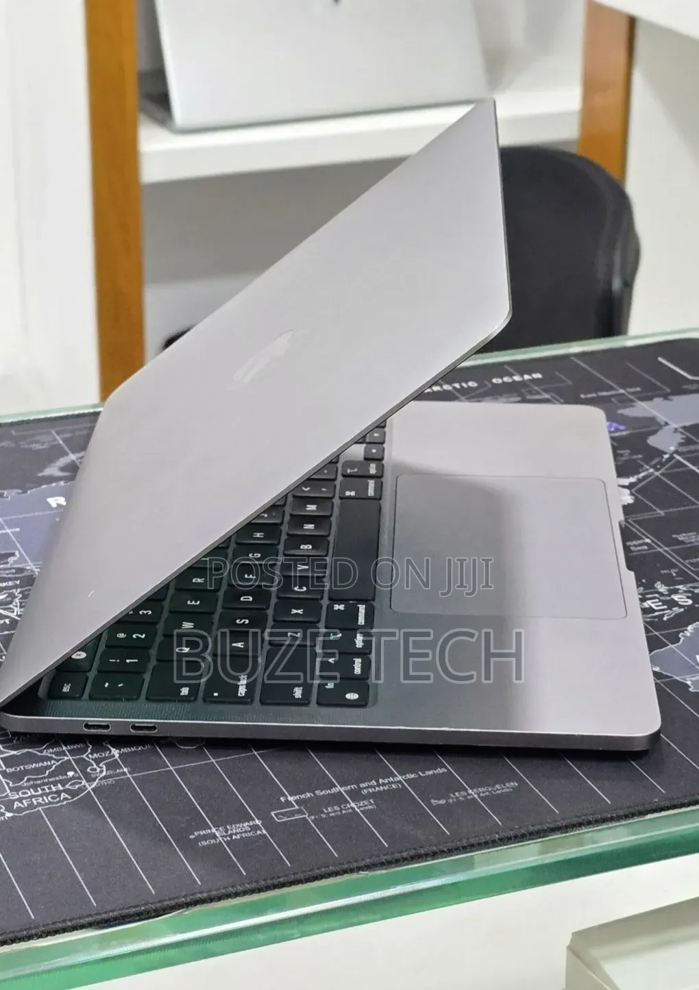 New Laptop Apple MacBook Pro 2022 M2 16GB Apple M2 SSD 512GB
