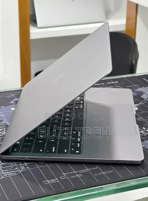 New Laptop Apple MacBook Pro 2022 M2 16GB Apple M2 SSD 512GB