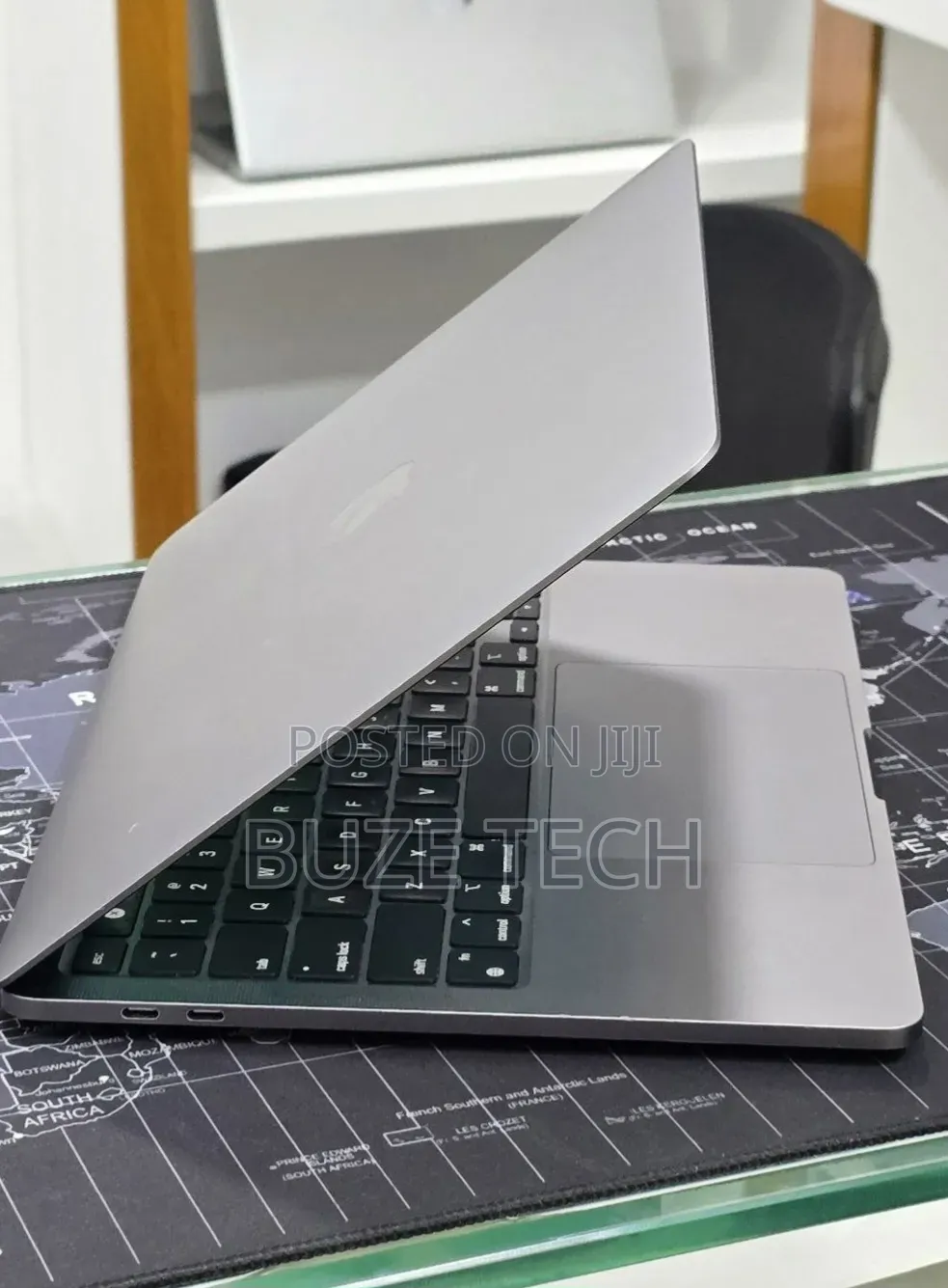New Laptop Apple MacBook Pro 2022 M2 16GB Apple M2 SSD 512GB