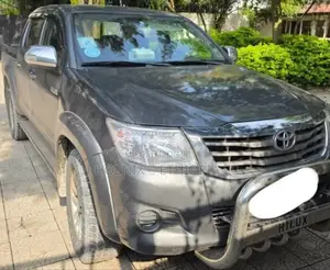 Toyota Hilux 2012 Gray