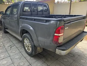 Toyota Hilux 2012 Gray