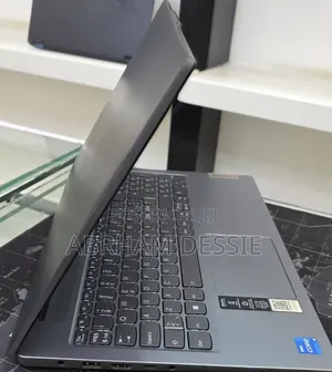 New Laptop Lenovo 8GB Intel Core i5 SSD 512GB