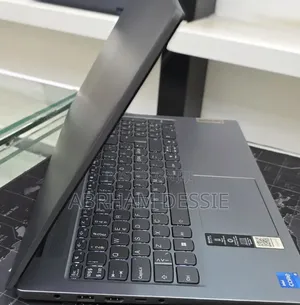 New Laptop Lenovo 8GB Intel Core i5 SSD 512GB