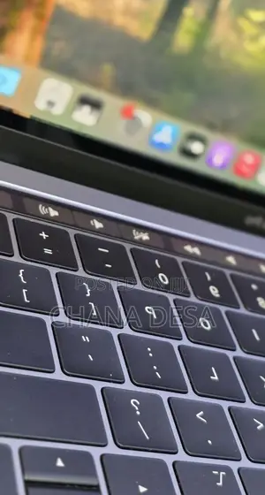 New Laptop Apple MacBook Pro 2019 16GB Intel Core i5 SSD 512GB