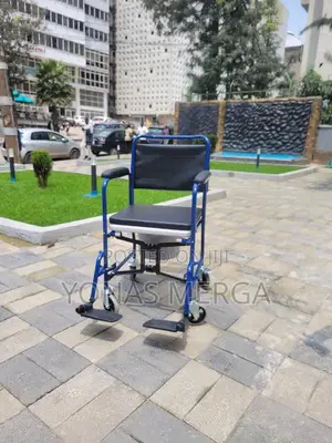 Potty/Toilet chair啟Mobile Wheeled Commode Chair - Takes Up to 35 Stone