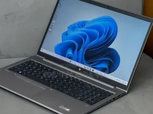 New Laptop HP ZBook Firefly G8 16GB Intel Core i7 SSD 512GB