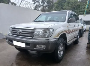 Toyota Land Cruiser 2005 White