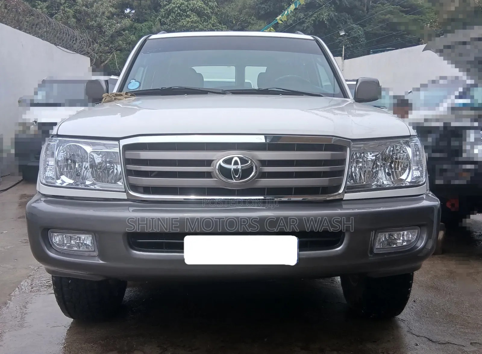 Toyota Land Cruiser 2005 White
