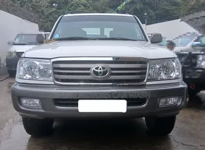 Toyota Land Cruiser 2005 White