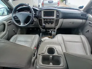 Toyota Land Cruiser 2005 White