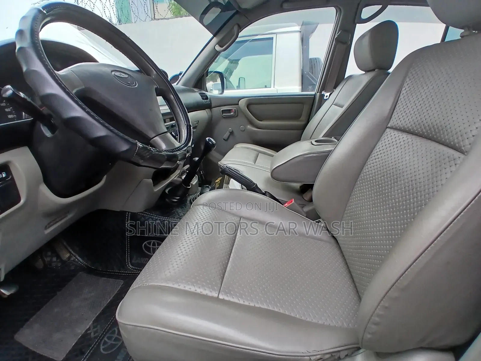 Toyota Land Cruiser 2005 White