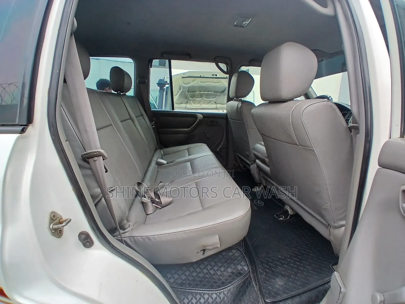 Toyota Land Cruiser 2005 White