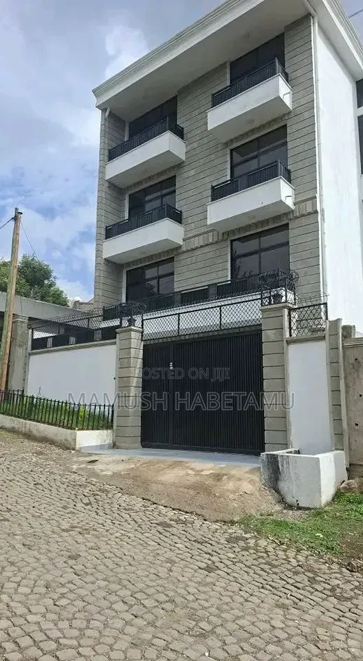 8bdrm House in የግል, Nifas Silk-Lafto for sale