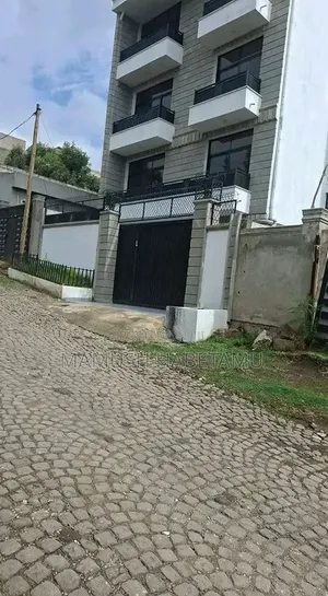 8bdrm House in የግል, Nifas Silk-Lafto for sale