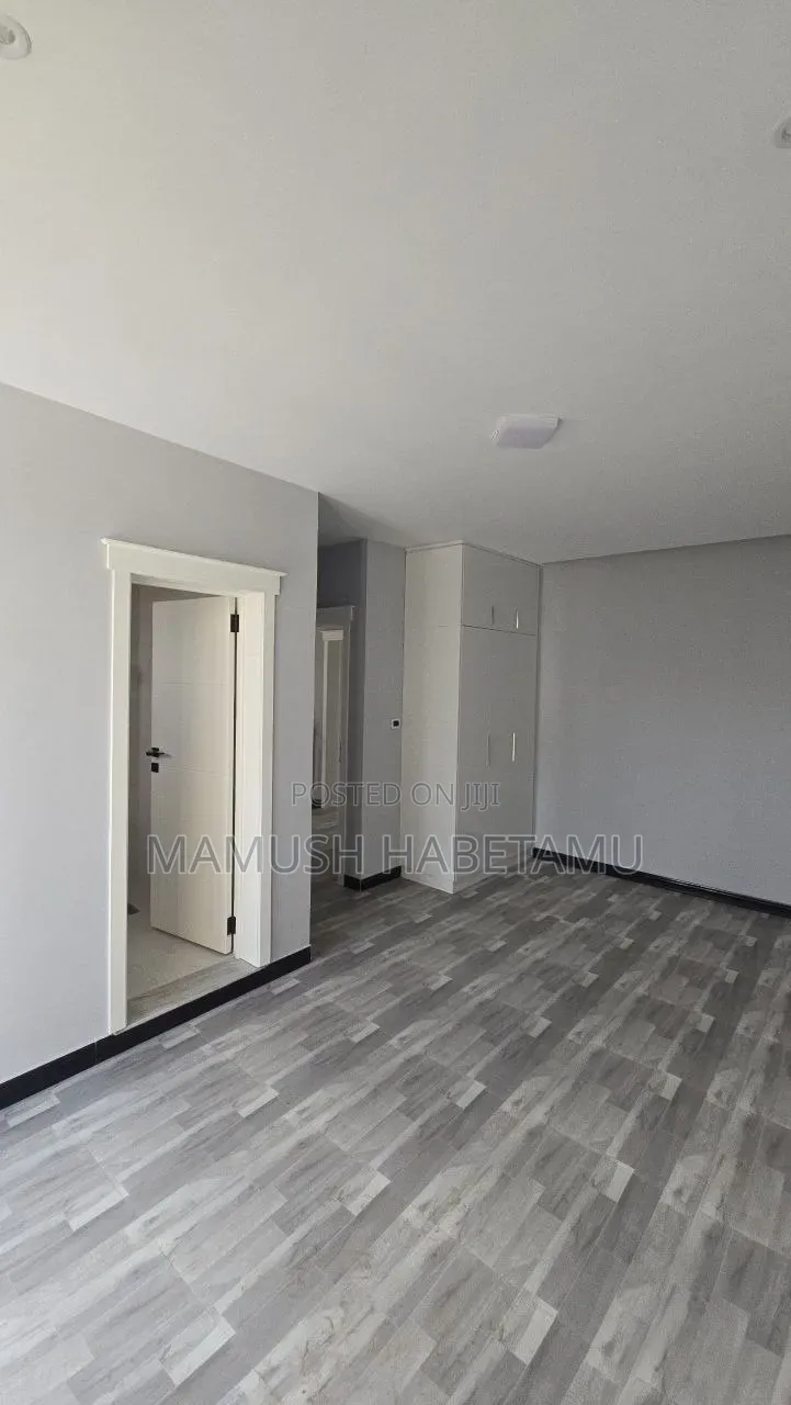 8bdrm House in የግል, Nifas Silk-Lafto for sale